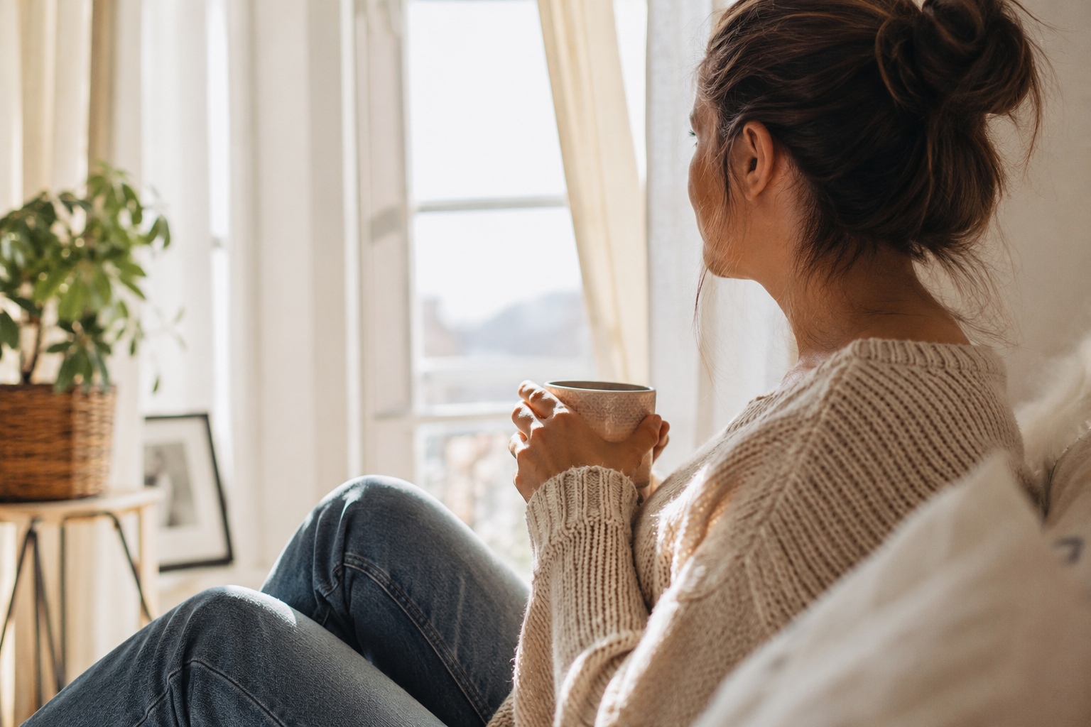 Vous avez l'impression de trop penser ? Votre mental ressasse sans cesse les mêmes inquiétudes, les scénarios négatifs s'enchaînent et le stress devient difficile à gérer ? Rassurez-vous, vous n'êtes pas seul. Lorsque les pensées tournent en boucle, il es
